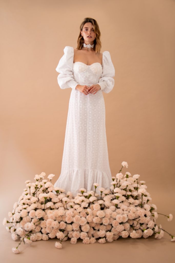 Vestidos de novia diferentes. vestidos a medida. Novia moderna. Novias románticas