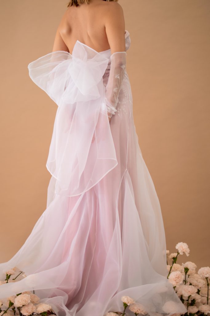 Vestidos de novia diferentes. vestidos a medida. Novia moderna. Novias románticas